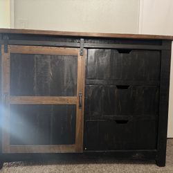 Greenview Sliding Door Dresser