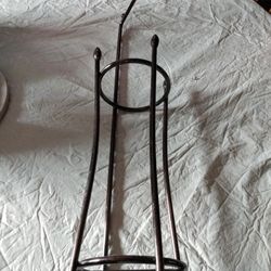 Bronze Toilet Paper Holder, Like New, $10. Pick up In Oak Cliff