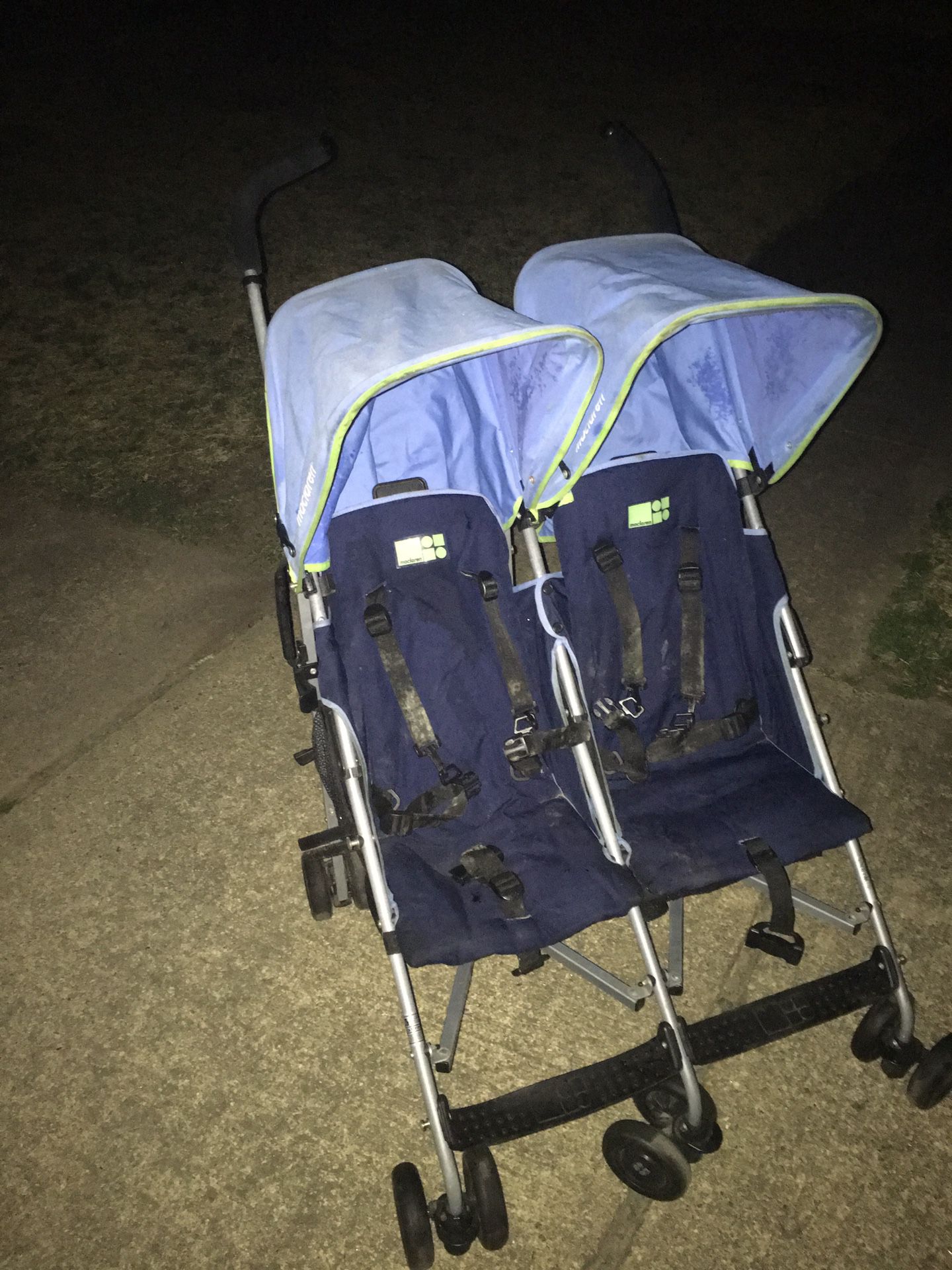 LNEW double stroller first 60$ takes it