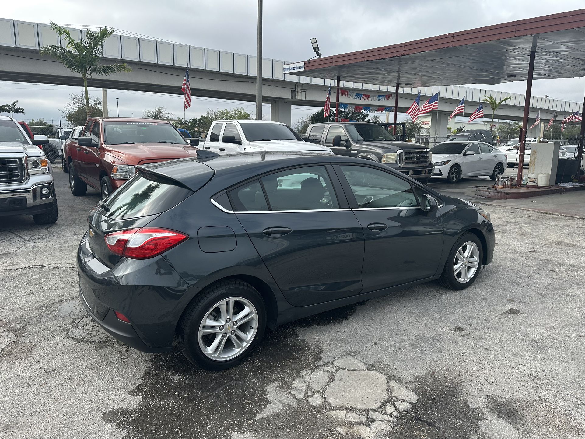 used 2018 chevrolet cruze - back view