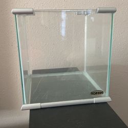 15 Gallon Fish Or Reptile Tank With Metal Cover