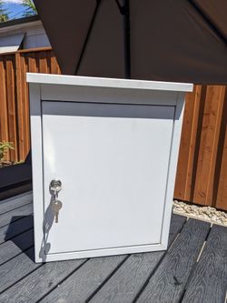 Secure Architecture Mailbox White Modern Design w/ keys
