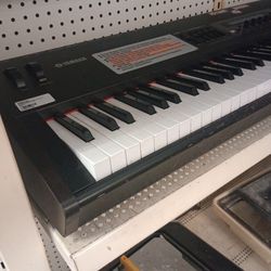 Yamaha Keyboard 🎹 With Case 