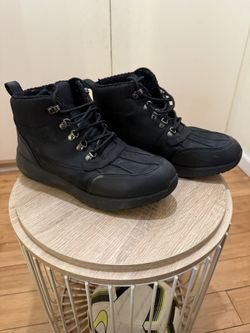 Mens UGG boots black US 11