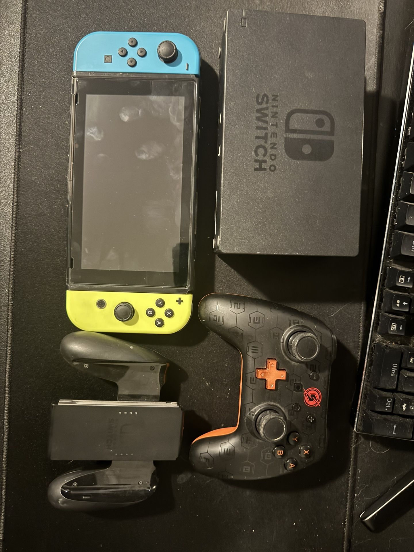 Nintendo Switch + Pro Controller