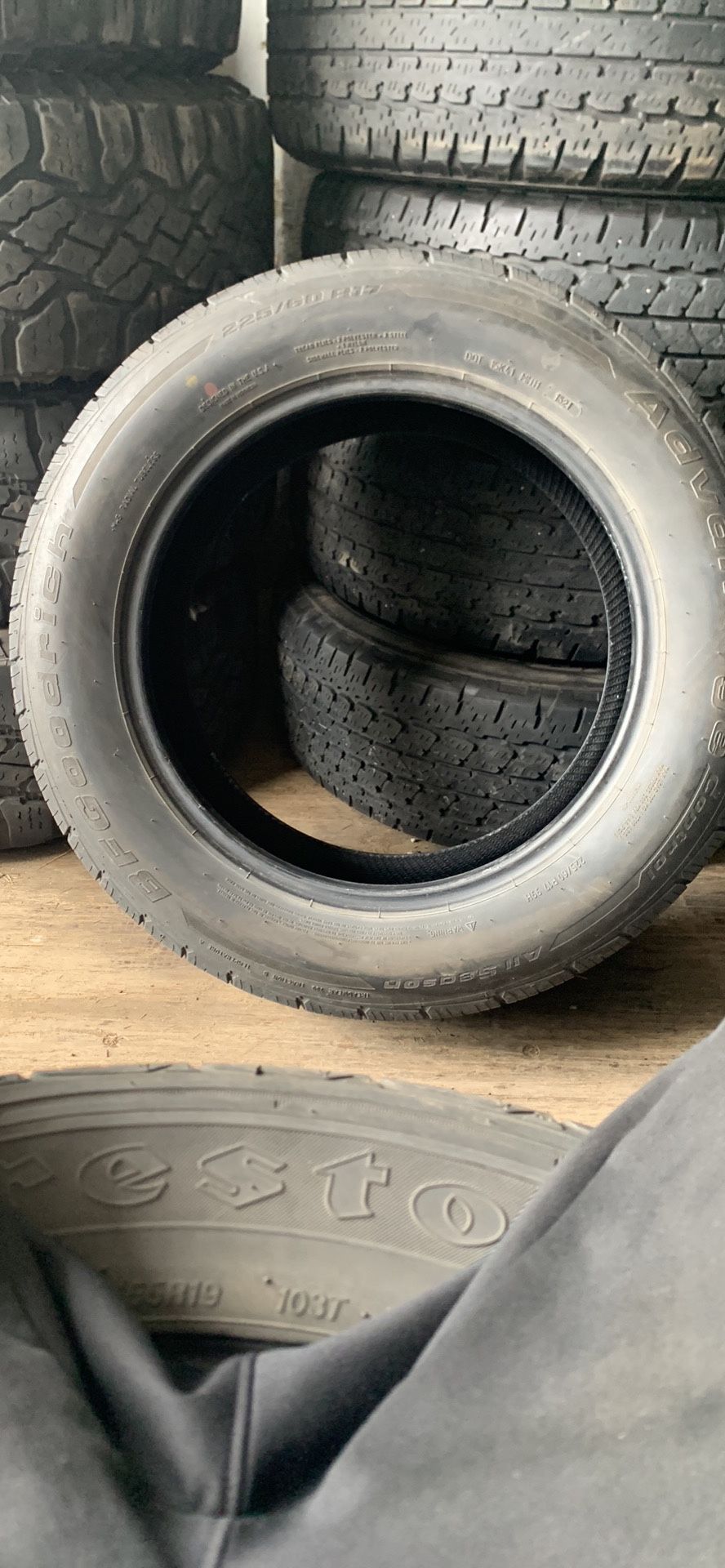 225/60R17 (1 Tire)