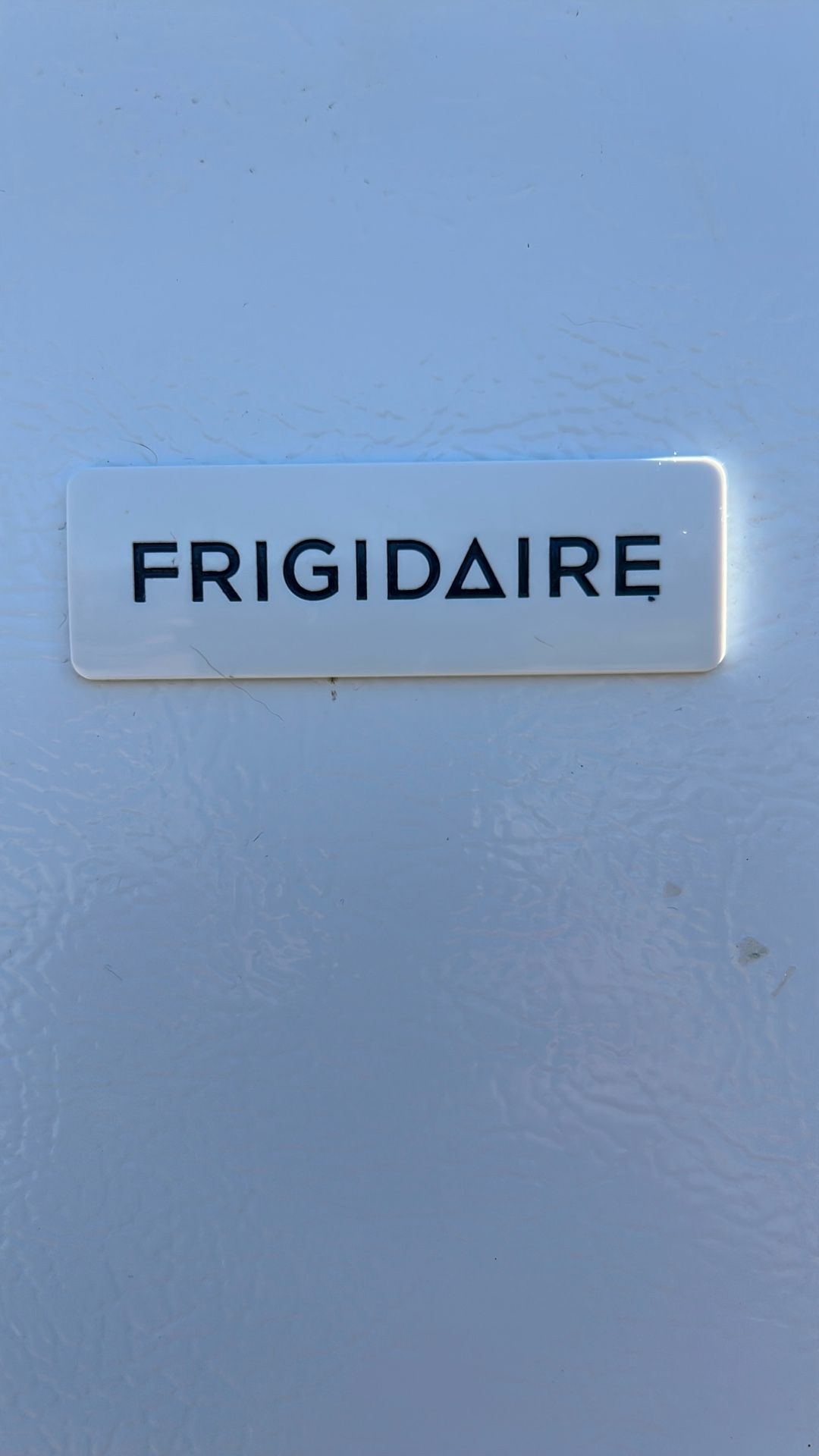 FRIGIDAIRE REFRIGERATOR
