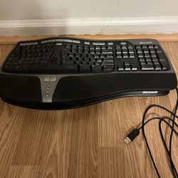 SAVE $200💰. MICROSOFT ERGONOMIC WAVE KEYBOARD (NO BOX).  PADDED WRIST REST. STAND. WAS $225 (SEE AD). CLEARANCE  $25 💰💰