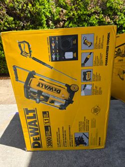 DEWALT
3000 PSI 1.1 GPM 15 Amp Cold Water Electric Pressure Washer with Internal Equipment Storage