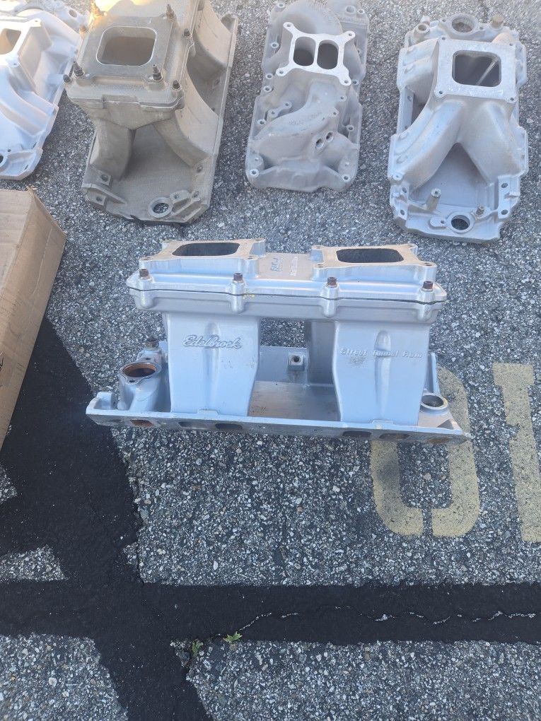 Edelbrock 7115 Bbc Street Tunnel Ram