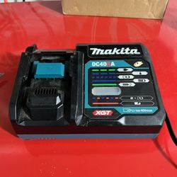 Makita 40V chargers