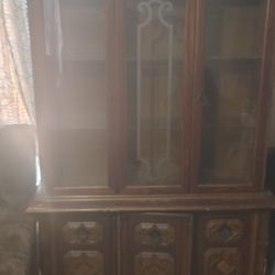 China Cabinet It's All One Peace It's Is In Very Good Shape Sailing Cuss It Take Uo A lot Of Room