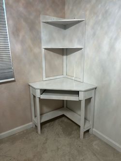 White Corner desk w/ slide out keyboard shelf