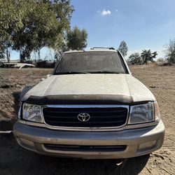 2002 Toyota Land Non Running/ Parts Only‼️