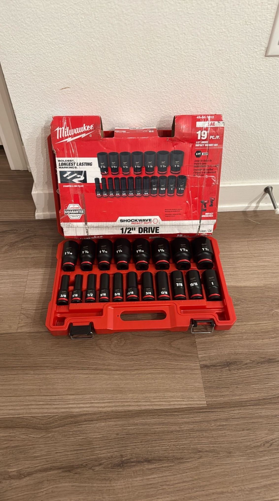 Milwaukee SHOCKWAVE 1/2 in. Drive SAE 6 Point Impact Socket Set (19-Piece)