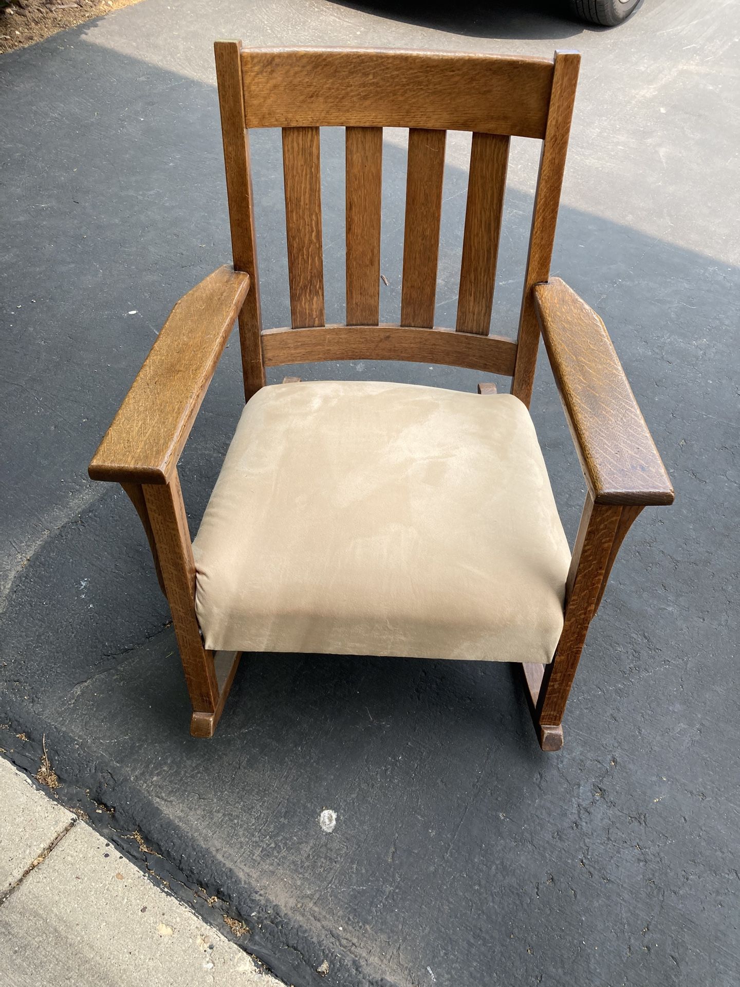 Beautiful Oak Mission Style Rocking Chair