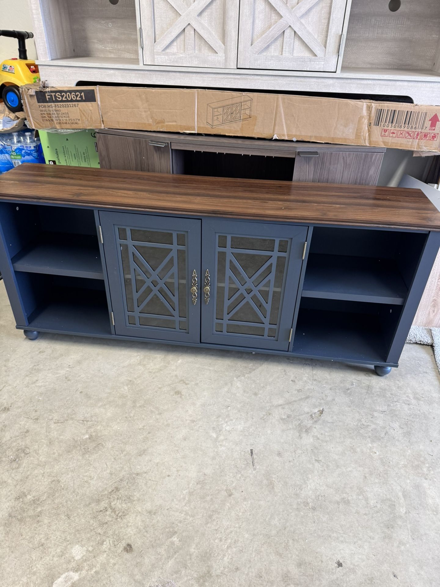 TV Stand 70”