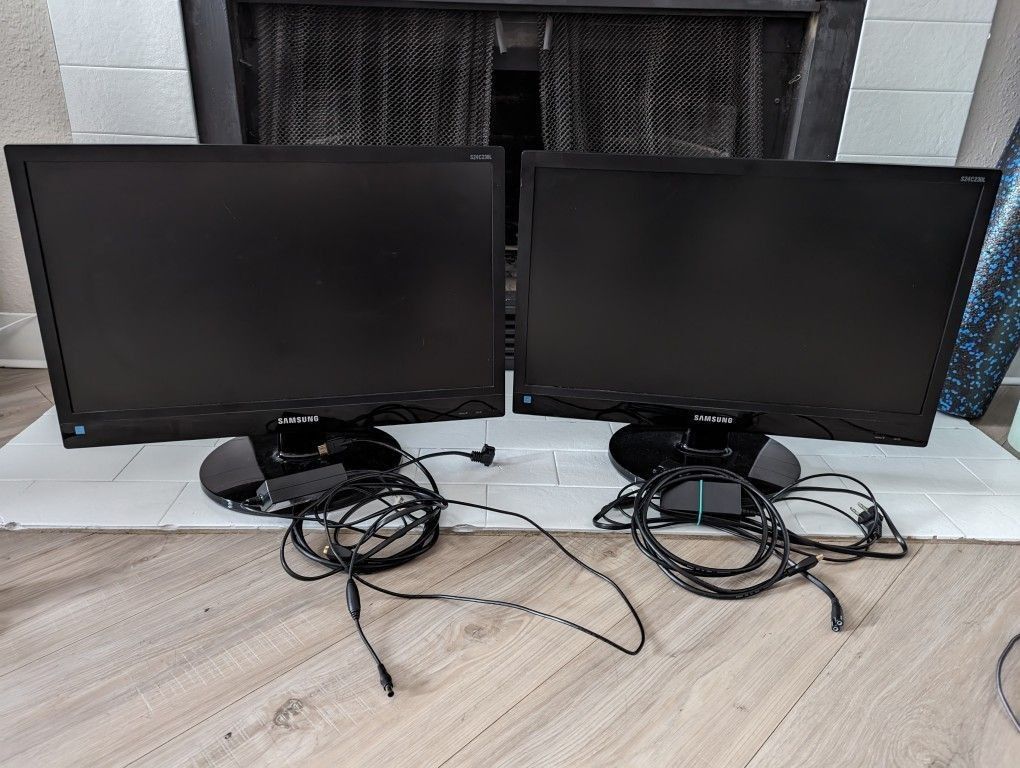 Dual Samsung 24in Monitors