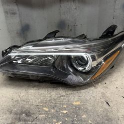 2015 2016 2017 Toyota Camry Left Driver Side Headlight OEM