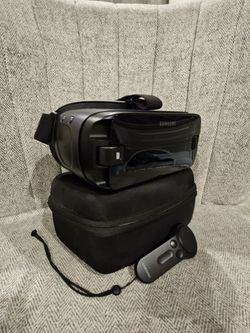 2017 Samsung Gear VR. Please Read Description