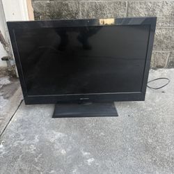 Emerson LCD TV 32 inch 