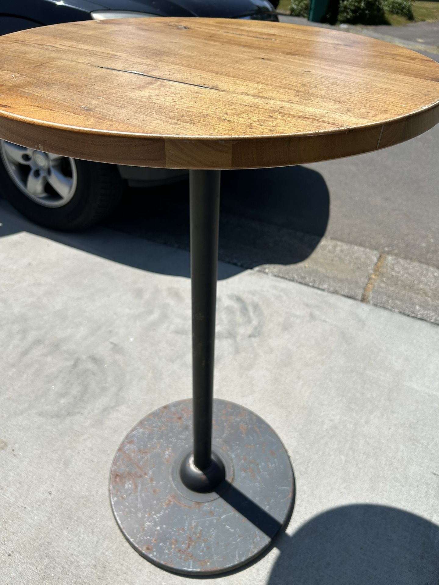Round Bar Table