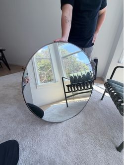 ✨ Modern 3 ft. Umbra Round Mirror – Stylish & Great Condition ✨