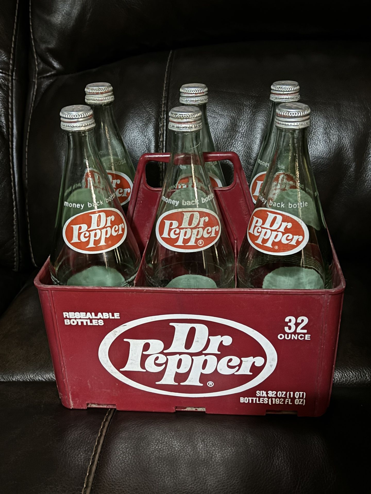 Vintage Plastic Dr. Pepper Soda 32oz. Bottle Carrier Caddy Crate With 6 Bottles