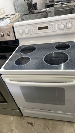 GE Spectra White Electric Range