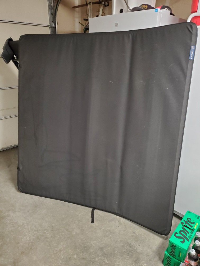 Lund elite genesis tri-fold tonneau cover - Model 95882