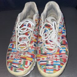 Air max plus international flag size 10 