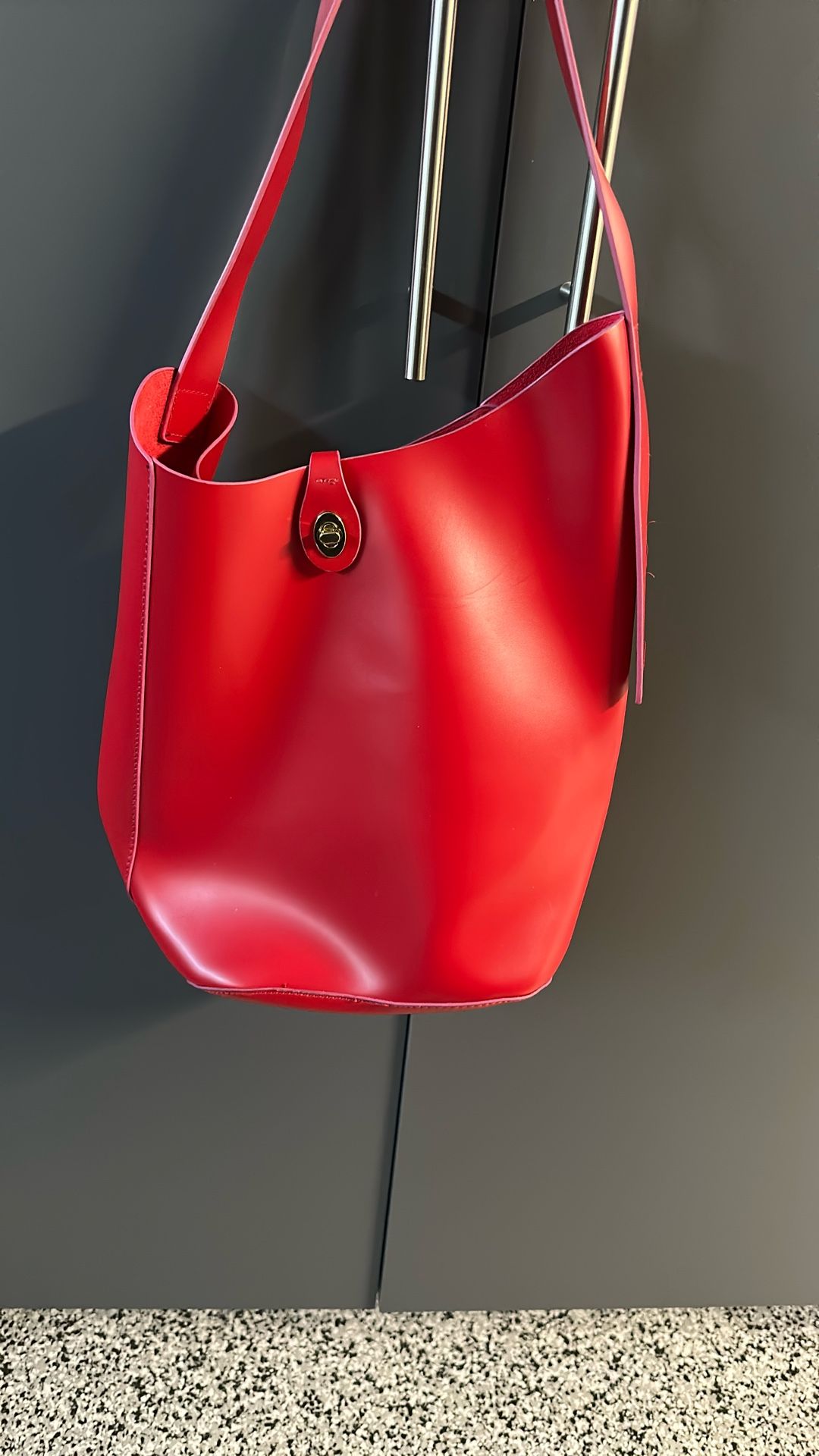 Elizabeth Arden red tote 