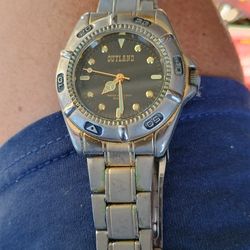 Outland watch nees battery  good condition