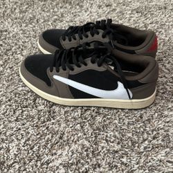 Travis Scott low 1’s