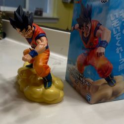 Dragon Ball Z Figure- put together and displayed only comes with the original box
