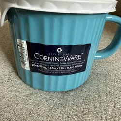 This CorningWare 20oz Blue Meal Mug is perfect for storing hot or cold food and drink items such as chili, soup, pasta, curry, breakfast cereal, oatme