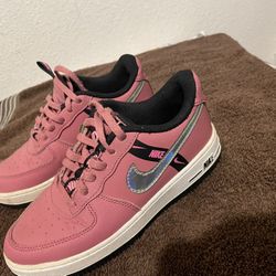 Youths Nike Shoes Size 1.5y Excellent Condition 