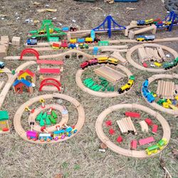 Big Lot Wooden Thomas Trains Tracks w/Accessories 