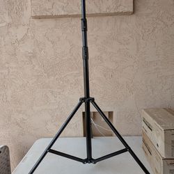Telescoping adjustable camera tripod