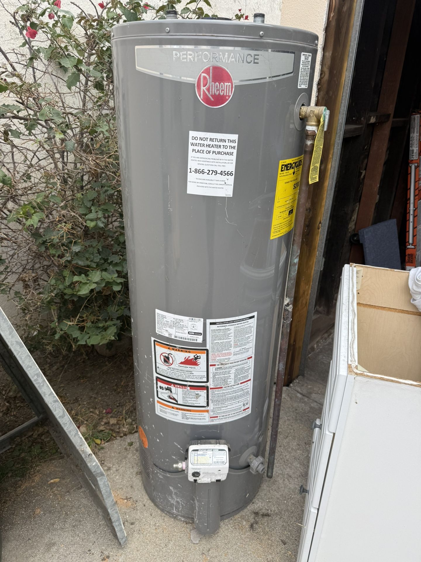 Rheem Performance 40-gallon natural gas water heater XG40T06EN38U1 July 2022