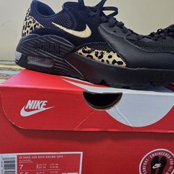 W NIKE AIR MAX EXCEE GPX  WOMES SIZE 7 /MENS 5.5 AND SIZE 8 WOMES MENS 6.5  $60 