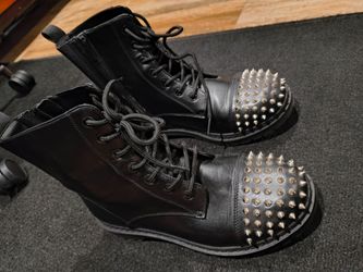Combat boots