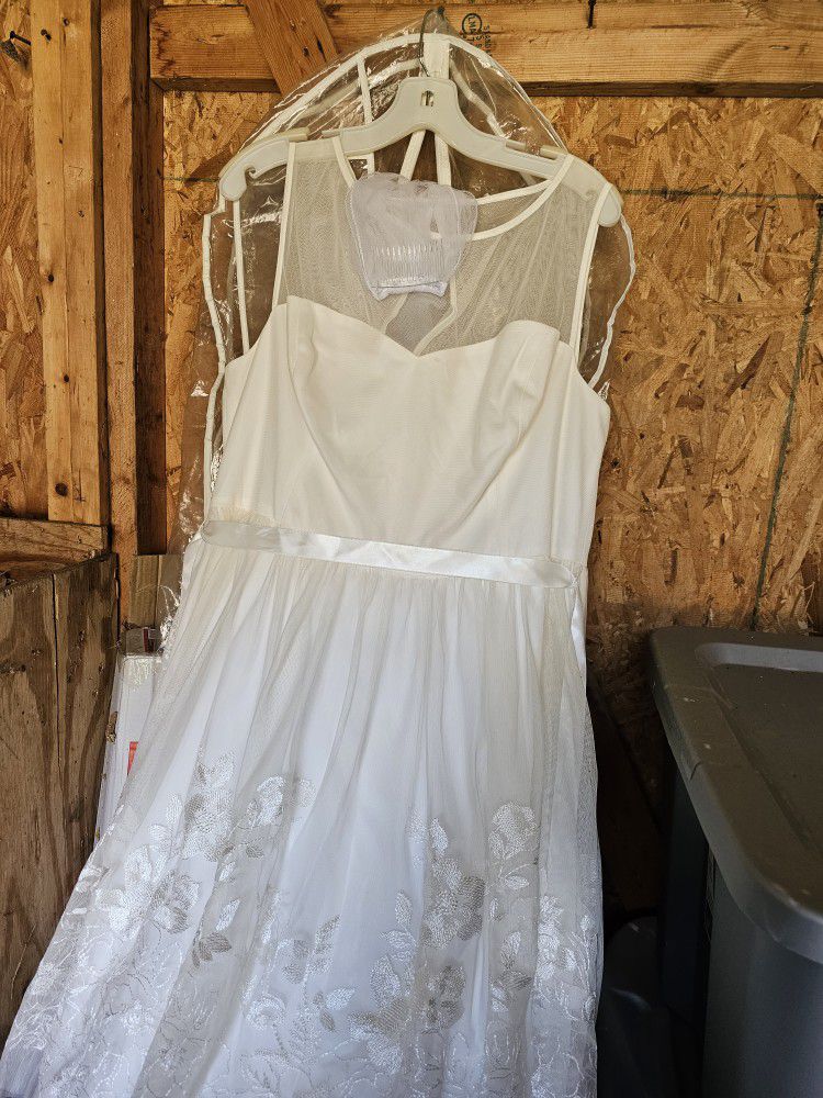 David's Bridal Wedding Dress Size 18
