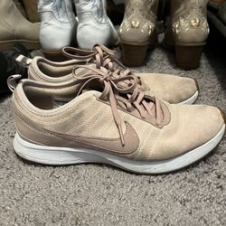 Women’s Nike shoes