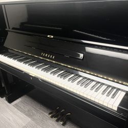 Beautiful and Excellent Condition Yamaha U1 Upright Piano Free Delivery And Tuning 