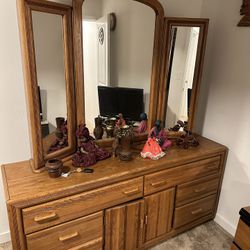 Dresser with mirror 