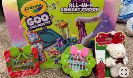 Girls slime kit free with a purchase