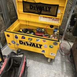 Dewalt Gang Box 32 Inch