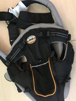 JEEP By Kolcraft 2 In 1 Baby Traveler Carrier Black and Gray