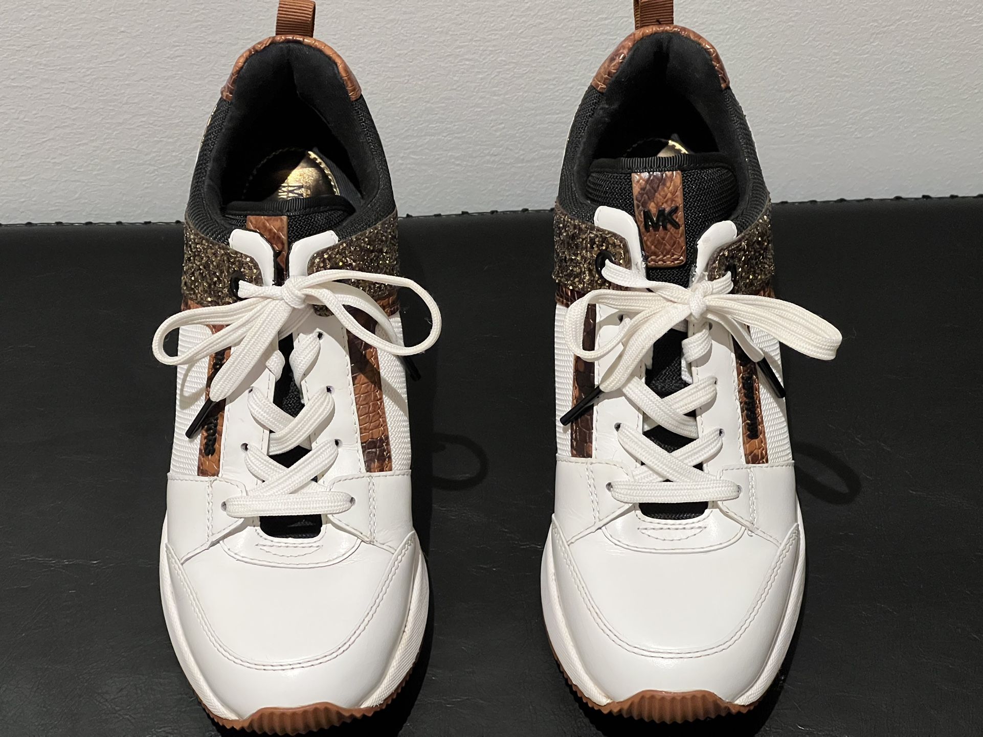 Michael Kors Sneaker - Size: 6